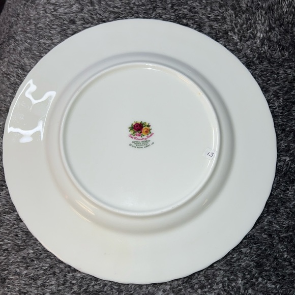 SALAD / DESERT PLATE OLD COUNTRY ROSES ROYAL ALBERT BONE CHINA ENGLAND 1962 VTG - Picture 6 of 12